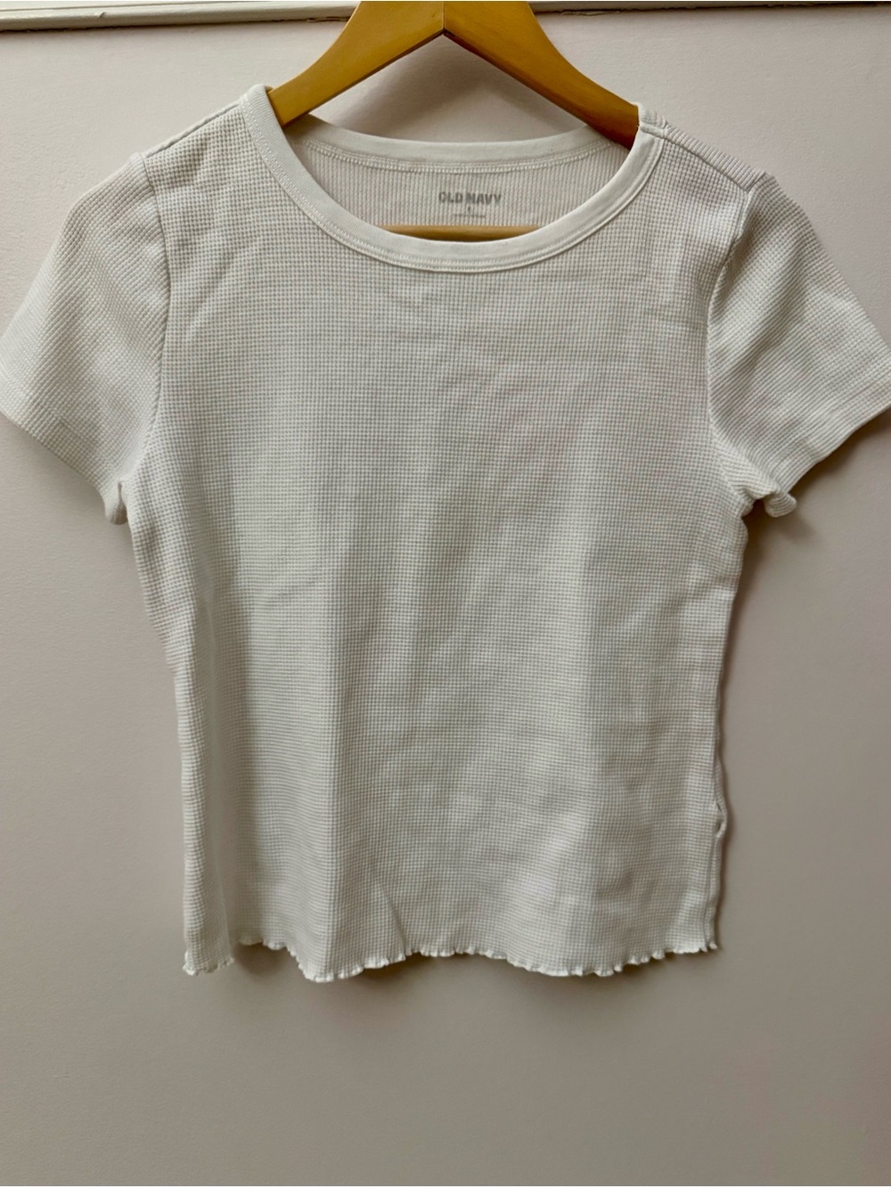 Old Navy White Y2K Ribbed Short-Sleeve Tee with Lettuce Edge